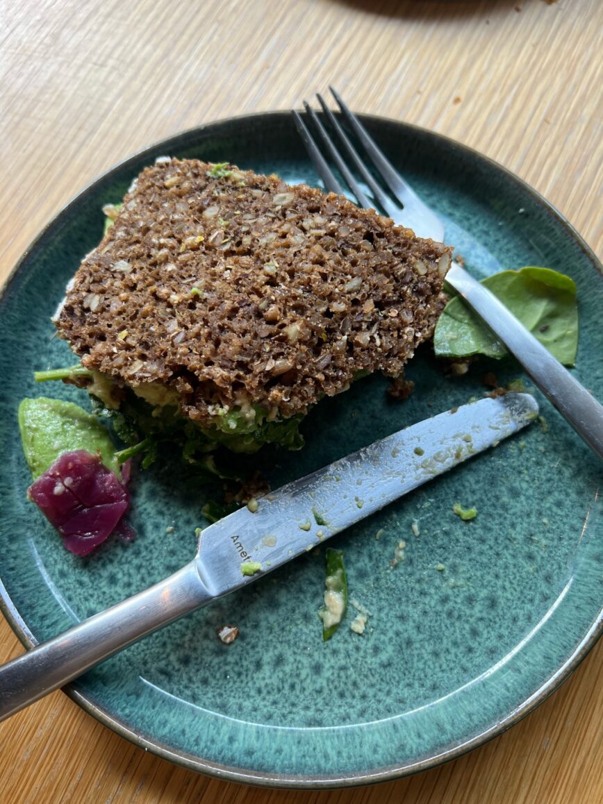 Le smorrebrod, une spécialité culinaire danoise à base de pain de seigle, à manger à copenhague