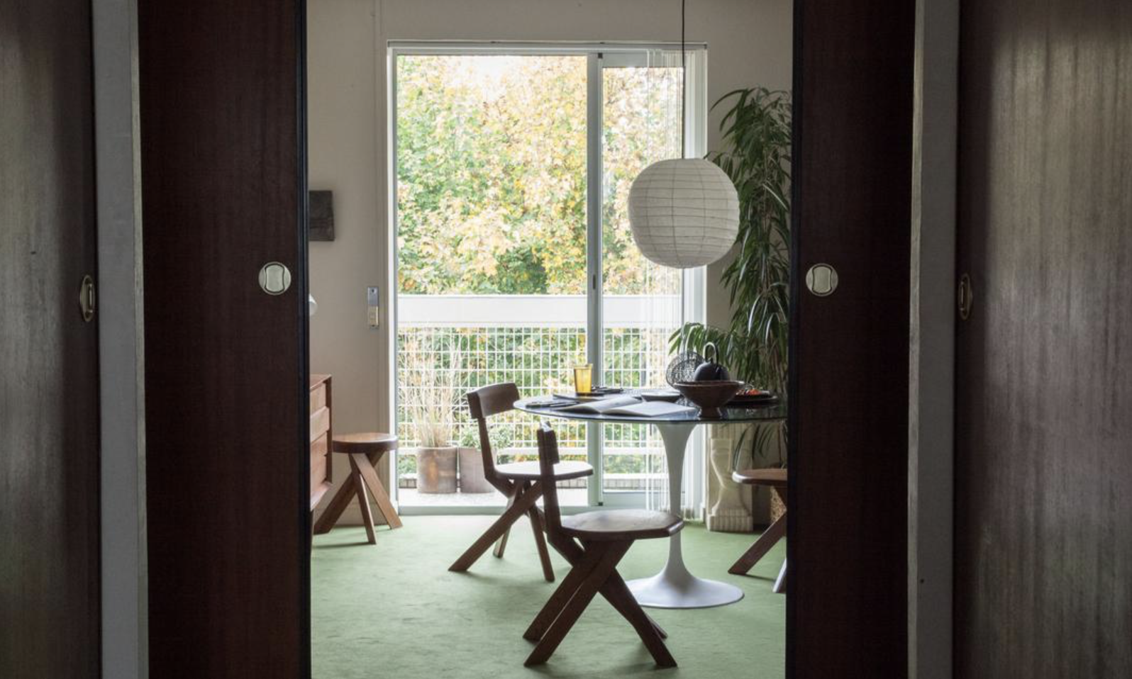 L'appartement vintage des années 60 et sa moquette verte