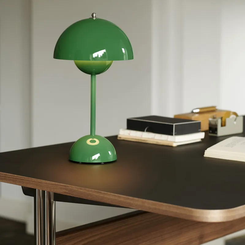 Lampe sans fil de chevet - lampe de table Flowerpot &tradition design vert
