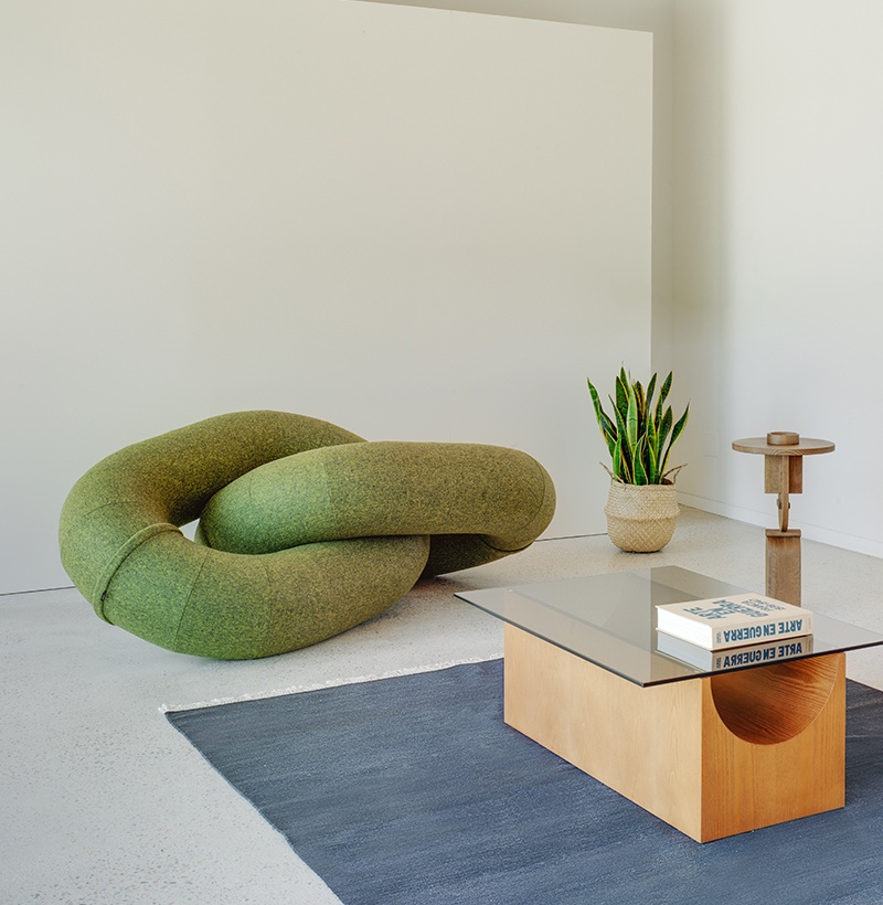Le canapé link des designers de raw color avec sancal
