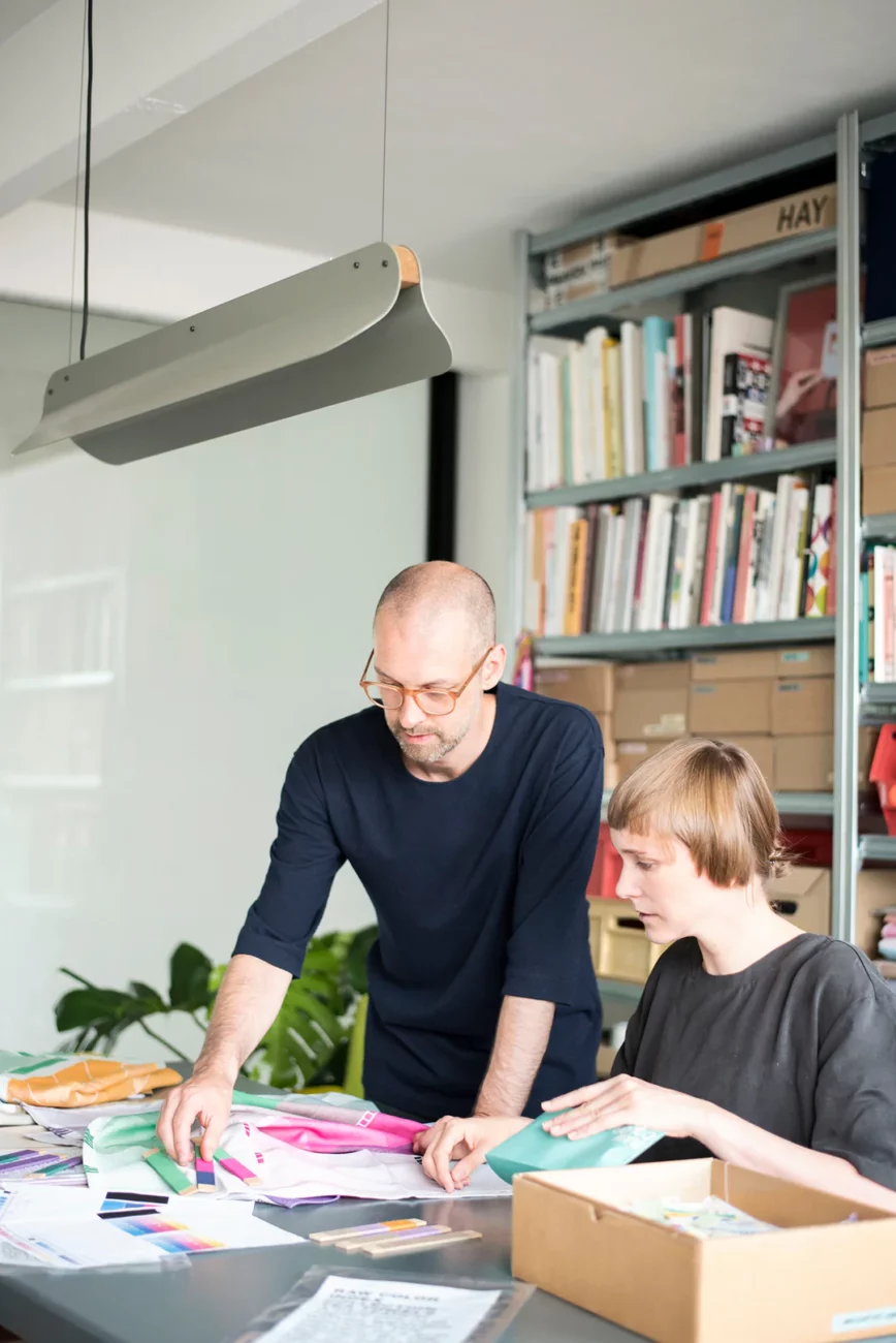 Christoph Brach et Daniera ter Haar, fondateurs du studio de design raw color