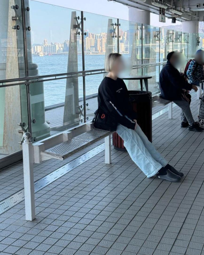 siège debout design de l'exclusion mobilier anti sdf exemple