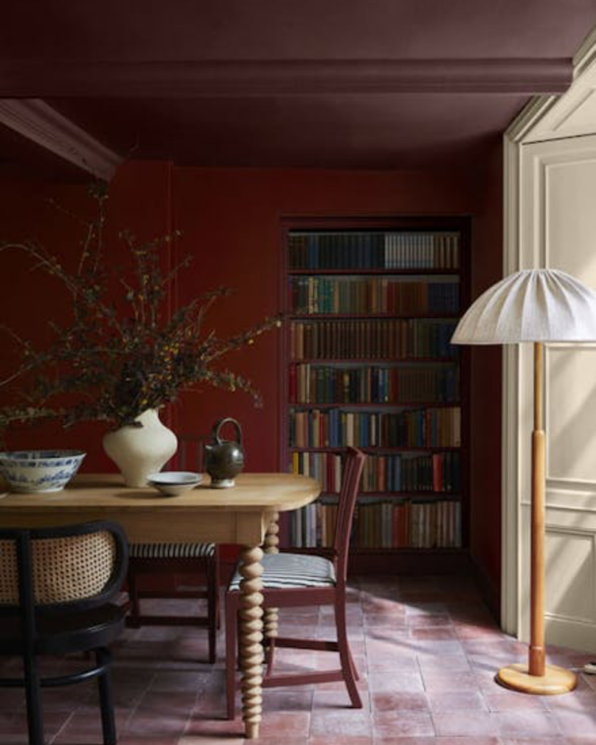 effet cosy peinture bordeaux murs et plafond inspiration pinterest déco