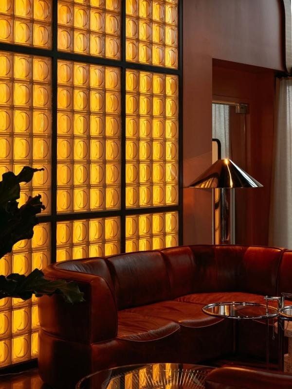 glass blocks : l'histoire des murs en blocs de verre - blog déco design architecture - Uchi Studio - UGC déco, création de contenu déco